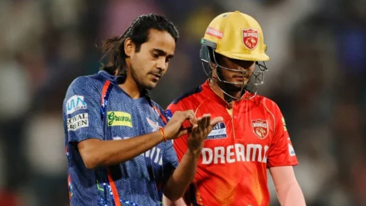 LSG vs PBKS : ఓటమి బాధలో ఉన్న లక్నోకు షాక్.. పంజాబ్ పై వికెట్లు తీసిన ఏకైక బౌలర్ పై బీసీసీఐ కొరడా.. LSG vs PBKS : ఓటమి బాధలో ఉన్న లక్నోకు షాక్.. పంజాబ్ పై వికెట్లు తీసిన ఏకైక బౌలర్ పై బీసీసీఐ కొరడా..