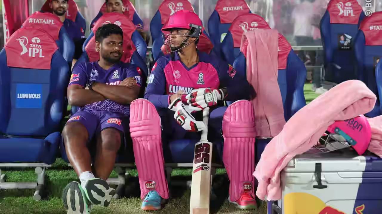 Rajasthan Royals : సూర్యవంశీ శతకంతో గుజరాత్ పై గెలిచిన రాజస్థాన్కు భారీ షాక్.. ముంబైతో మ్యాచ్కు స్టార్ ఆటగాడు దూరం.. Rajasthan Royals : సూర్యవంశీ శతకంతో గుజరాత్ పై గెలిచిన రాజస్థాన్కు భారీ షాక్.. ముంబైతో మ్యాచ్కు స్టార్ ఆటగాడు దూరం..