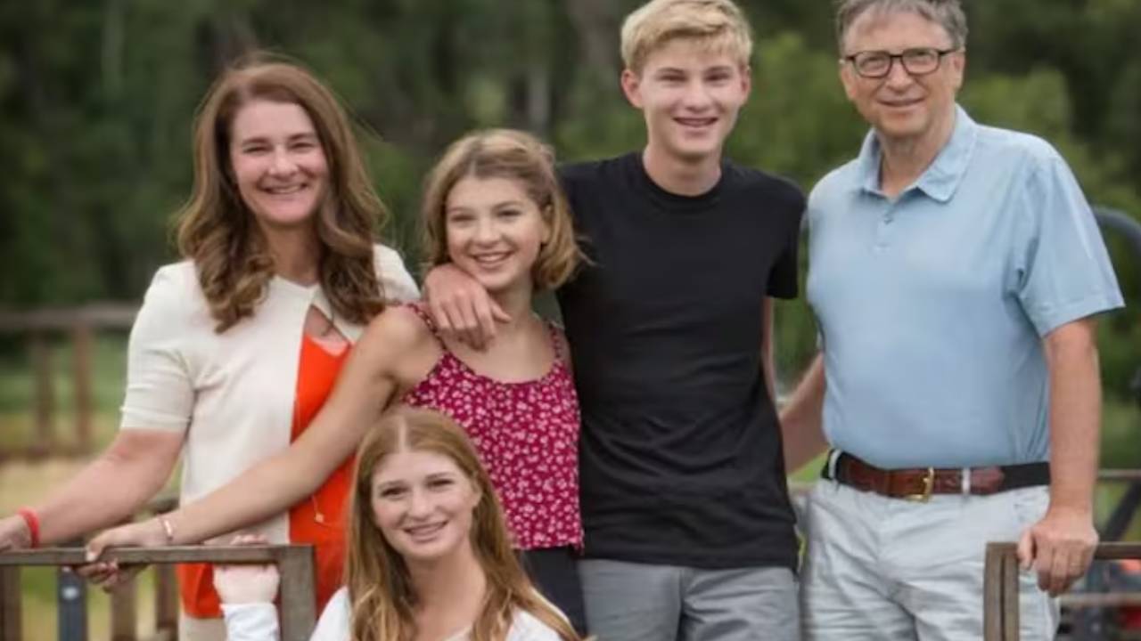 Bill Gates: బిల్ గేట్స్ ఆస్తుల్లో తన పిల్లలకు ఇచ్చేది అంతేనా..! గేట్స్ ఎందుకలా నిర్ణయం తీసుకున్నారు.. కారణం ఏమిటంటే? Bill Gates: బిల్ గేట్స్ ఆస్తుల్లో తన పిల్లలకు ఇచ్చేది అంతేనా..! గేట్స్ ఎందుకలా నిర్ణయం తీసుకున్నారు.. కారణం ఏమిటంటే?