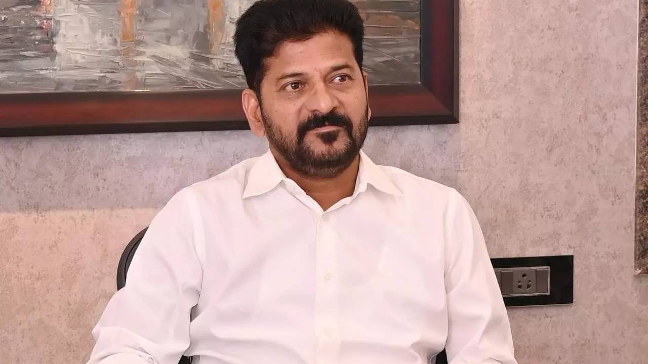 హైదరాబాద్లోని నాంపల్లి కోర్టుకు హాజరైన రేవంత్ రెడ్డి.. వచ్చేనెల 12న తీర్పు హైదరాబాద్లోని నాంపల్లి కోర్టుకు హాజరైన రేవంత్ రెడ్డి.. వచ్చేనెల 12న తీర్పు