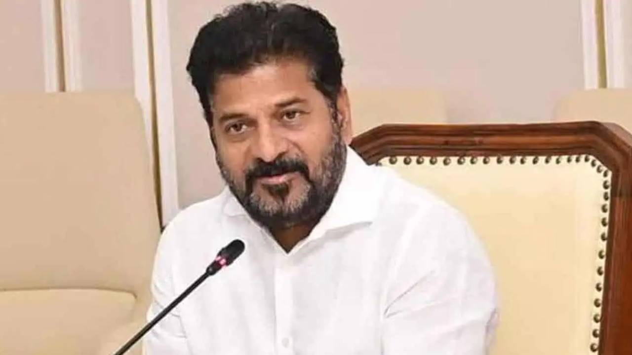 ఇంత హడావుడిగా కేసీఆర్, హరీశ్, ఈటలకు నోటీసులు ఎందుకు? వ్యూహం ఇదేనా? ఇంత హడావుడిగా కేసీఆర్, హరీశ్, ఈటలకు నోటీసులు ఎందుకు? వ్యూహం ఇదేనా?