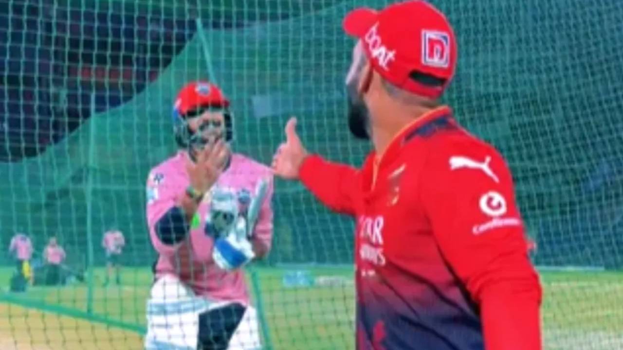 IPL 2025: దినేశ్ కార్తీక్కు హాయ్ చెప్పిన అక్షర్ పటేల్.. జోక్ చేయొద్దంటూ డీకే సీరియస్..! ఆ తరువాత ఏం జరిగిదంటే.. వీడియో వైరల్ IPL 2025: దినేశ్ కార్తీక్కు హాయ్ చెప్పిన అక్షర్ పటేల్.. జోక్ చేయొద్దంటూ డీకే సీరియస్..! ఆ తరువాత ఏం జరిగిదంటే.. వీడియో వైరల్