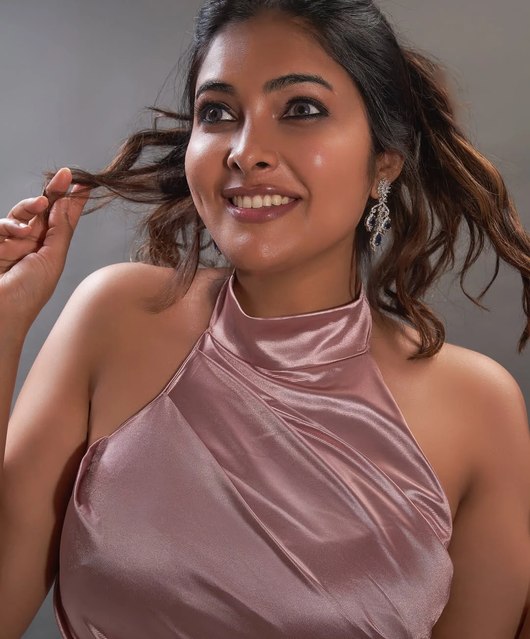 Divi Stunning Looks in Tight fit Dress