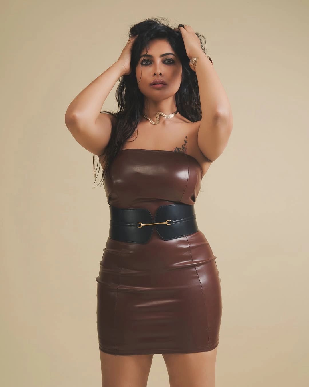 Divi Stunning Looks in Short Dress