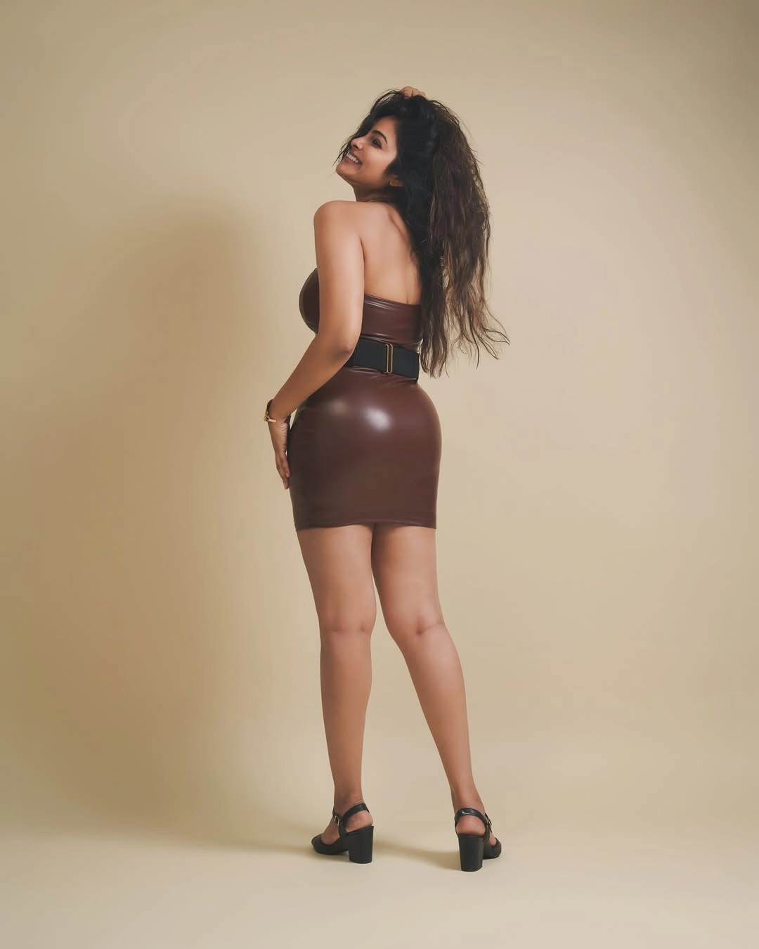 Divi Stunning Looks in Short Dress