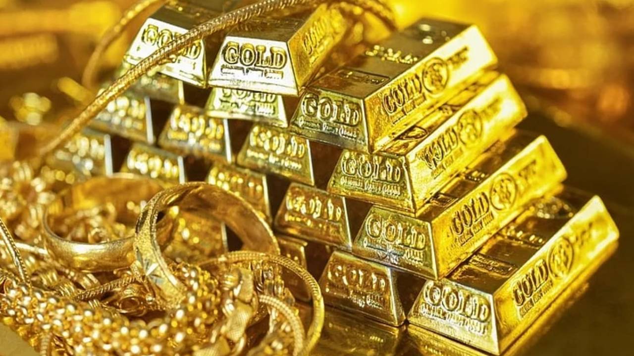 Gold Prices : బంగారం కొనేవారికి బిగ్ షాక్.. తులం రూ.1.25 లక్షలకు చేరనున్న పసిడి.. త్వరగా కొనేసుకోండి..! Gold Prices : బంగారం కొనేవారికి బిగ్ షాక్.. తులం రూ.1.25 లక్షలకు చేరనున్న పసిడి.. త్వరగా కొనేసుకోండి..!