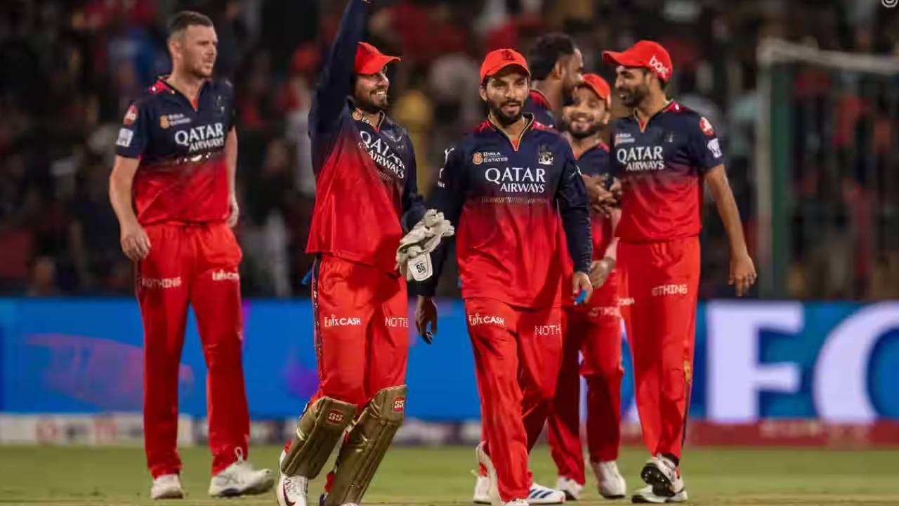IPL 2025 Playoffs Scenario : ఆసక్తికరంగా ప్లేఆఫ్స్ రేస్.. 10 జట్ల సమీకరణాలు ఇవే.. పోటీలో 8 జట్లు.. IPL 2025 Playoffs Scenario : ఆసక్తికరంగా ప్లేఆఫ్స్ రేస్.. 10 జట్ల సమీకరణాలు ఇవే.. పోటీలో 8 జట్లు..
