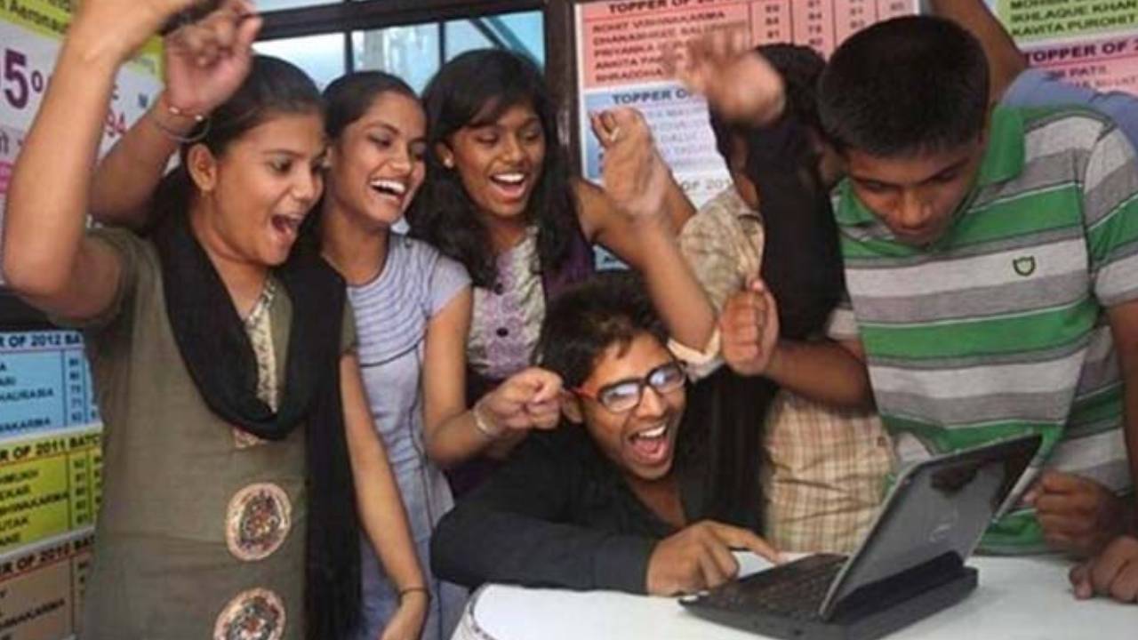 Inter Result 2025: తెలంగాణలో ఇంటర్ ఫలితాలు విడుదల ఆరోజే.. ఏర్పాట్లు చేస్తున్న ఇంటర్ బోర్డు Inter Result 2025: తెలంగాణలో ఇంటర్ ఫలితాలు విడుదల ఆరోజే.. ఏర్పాట్లు చేస్తున్న ఇంటర్ బోర్డు