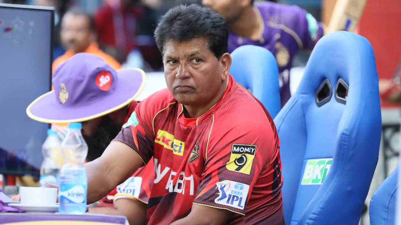 KKR : కోచ్ చంద్రకాంత్ పండిట్పై కోల్కతా స్టార్ ప్లేయర్ అసంతృప్తి.. భోజనం విషయంలో గొడవ! KKR : కోచ్ చంద్రకాంత్ పండిట్పై కోల్కతా స్టార్ ప్లేయర్ అసంతృప్తి.. భోజనం విషయంలో గొడవ!