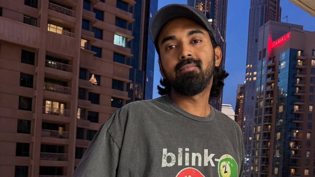 KL Rahul : దంచడంలోనే కాదు.. డబ్బు సంపాదించడంలో కేఎల్ రాహుల్ స్టైలే వేరు.. ఈ వికెట్ కీపర్ ఆస్తి ఎంతో తెలుసా? KL Rahul : దంచడంలోనే కాదు.. డబ్బు సంపాదించడంలో కేఎల్ రాహుల్ స్టైలే వేరు.. ఈ వికెట్ కీపర్ ఆస్తి ఎంతో తెలుసా?