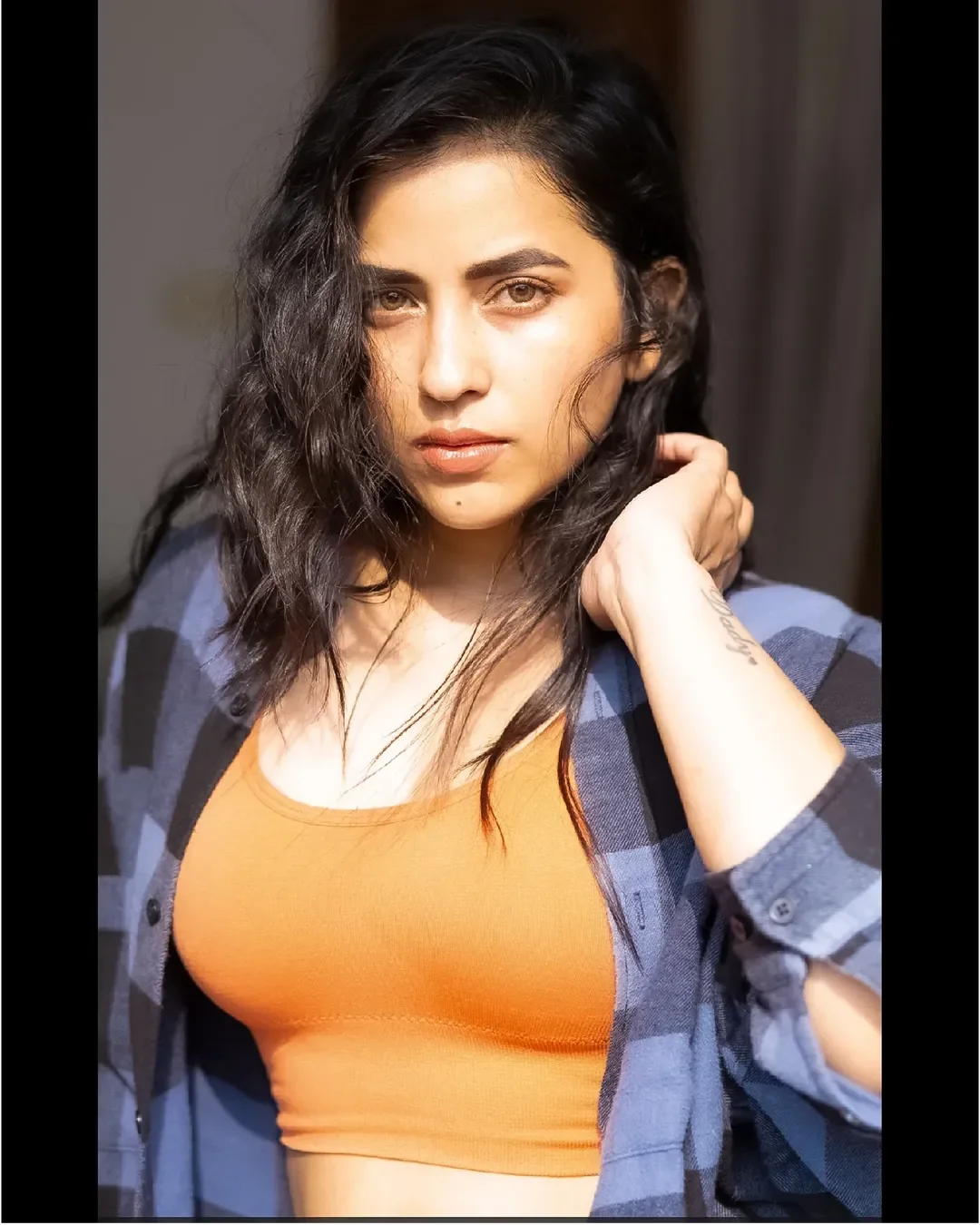 Komalee Prasad Sizzling Photos in Jeans and Shirt