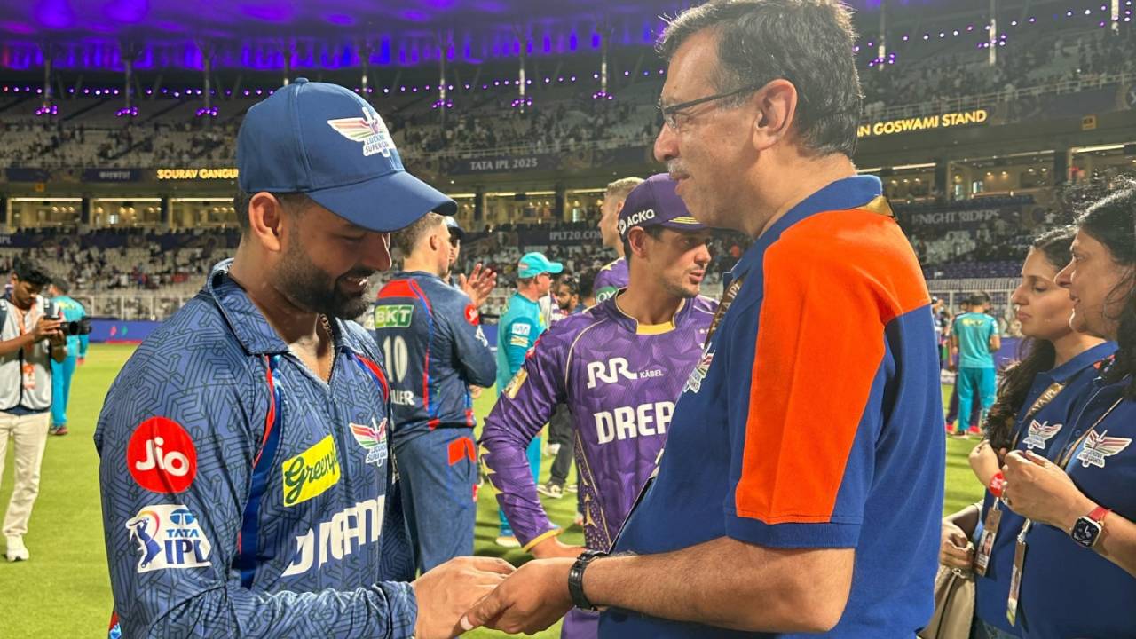 Rishabh Pant – Sanjiv Goenka : ‘చేతిలోన చెయ్యేసి చెప్పేయవా.. ఇక ఎన్నడూ మ్యాచ్ ఓడిపోనని..’ సంజీవ్ గొమెంకా, పంత్ పిక్ వైరల్.. Rishabh Pant – Sanjiv Goenka : ‘చేతిలోన చెయ్యేసి చెప్పేయవా.. ఇక ఎన్నడూ మ్యాచ్ ఓడిపోనని..’ సంజీవ్ గొమెంకా, పంత్ పిక్ వైరల్..