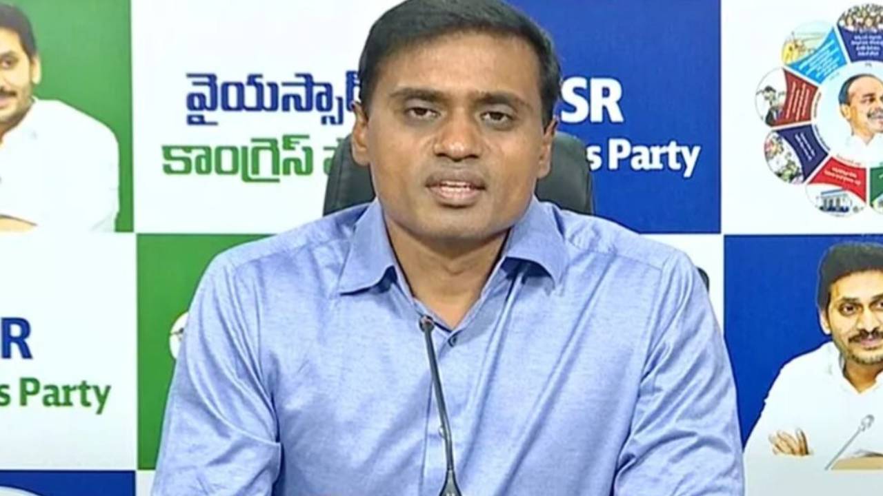 వైసీపీ ఎంపీ మిథున్రెడ్డికి షాక్.. లుక్ అవుట్ నోటీసులు జారీ వైసీపీ ఎంపీ మిథున్రెడ్డికి షాక్.. లుక్ అవుట్ నోటీసులు జారీ