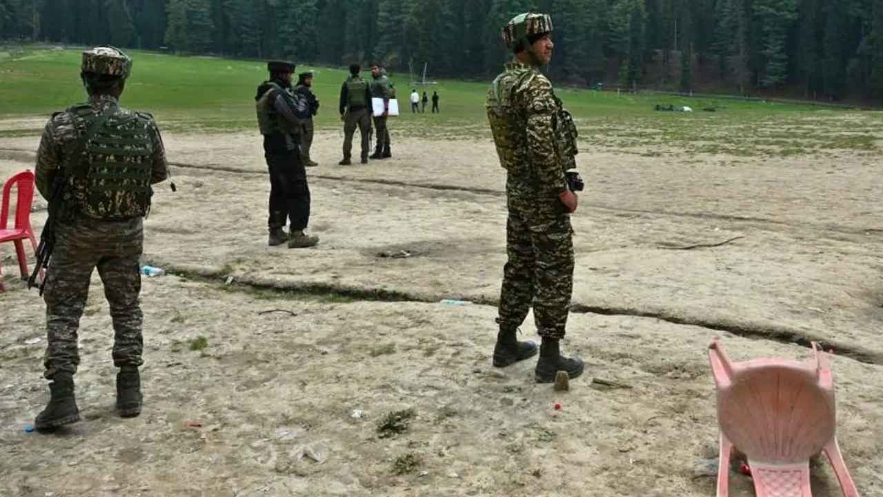 Pahalgam Terror Attack: పహల్గాం దుశ్చర్య మొత్తం వీడియో రికార్డ్.. చెట్టెక్కి రికార్డ్ చేసిన రీల్స్ వీడియోగ్రాఫర్.. Pahalgam Terror Attack: పహల్గాం దుశ్చర్య మొత్తం వీడియో రికార్డ్.. చెట్టెక్కి రికార్డ్ చేసిన రీల్స్ వీడియోగ్రాఫర్..