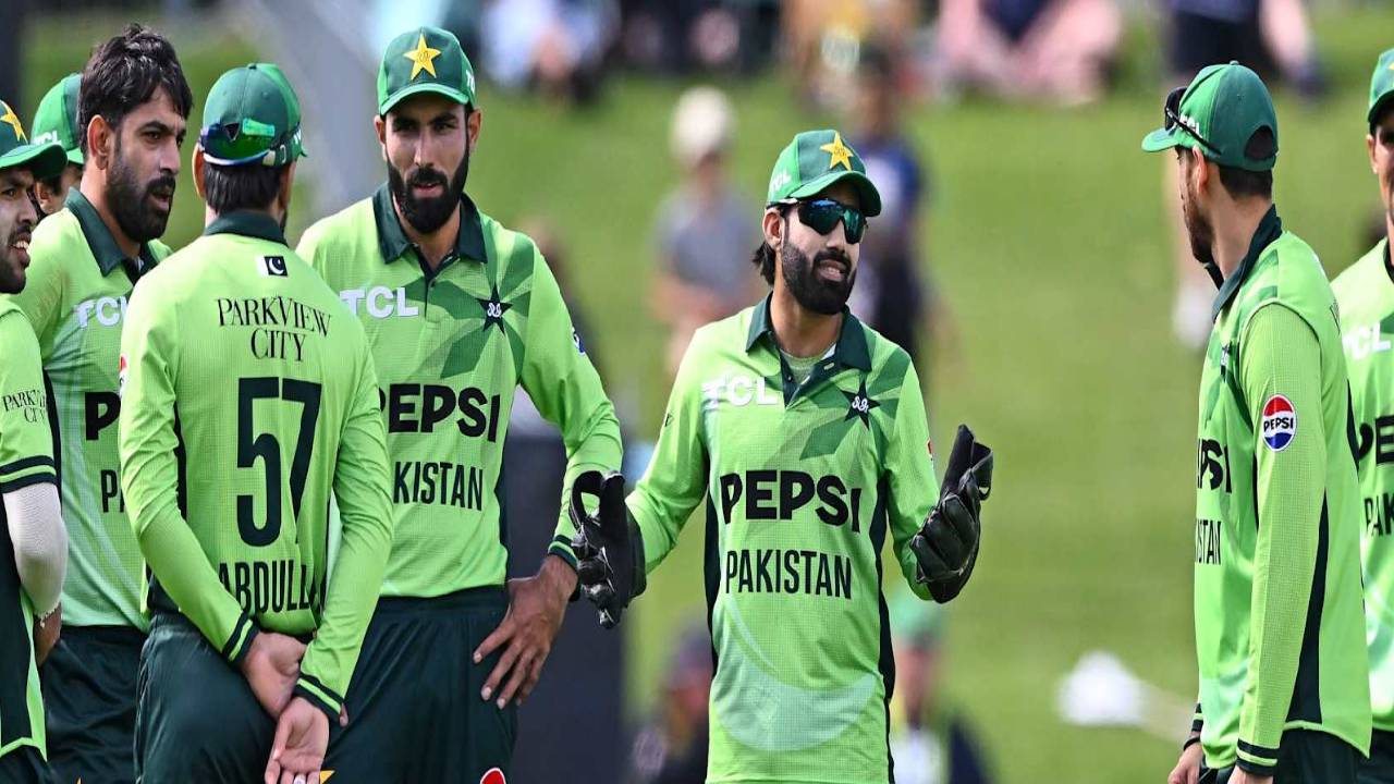 Pakistan : వన్డే సిరీస్ను కోల్పోయిన పాకిస్తాన్కు ఐసీసీ షాక్ .. భారీ జరిమానా.. Pakistan : వన్డే సిరీస్ను కోల్పోయిన పాకిస్తాన్కు ఐసీసీ షాక్ .. భారీ జరిమానా..