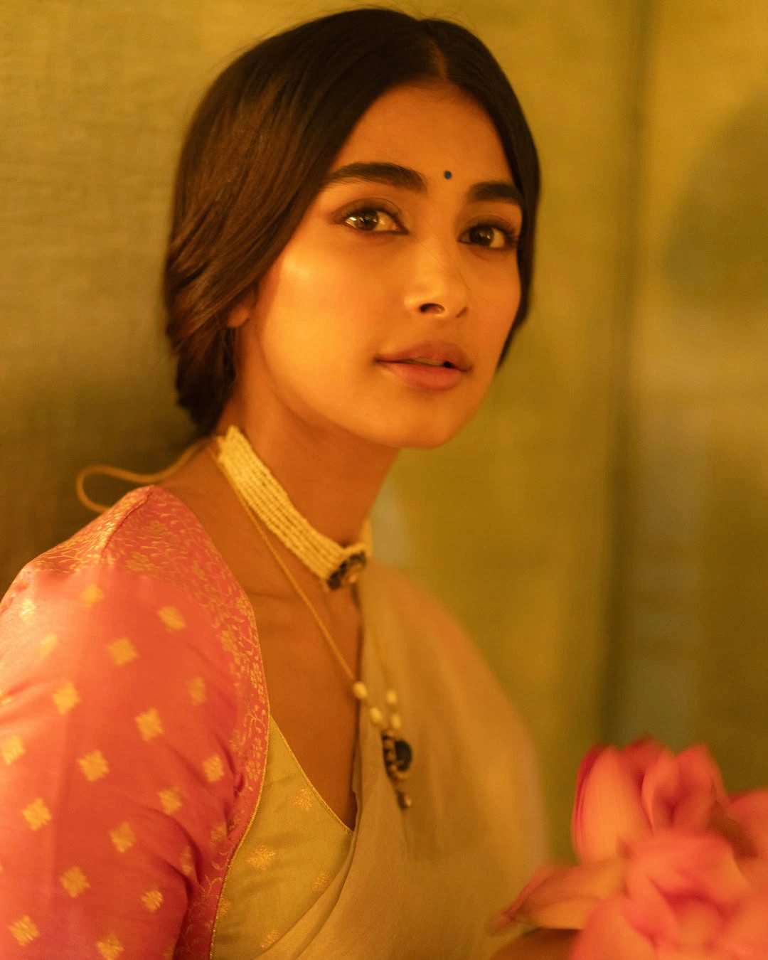 Pooja Hegde Retro Looks in Saree