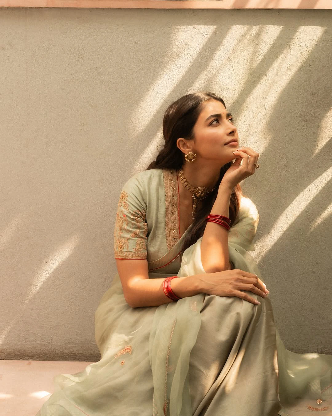 Pooja Hegde Cute Looks in Saree for Retro Promotions