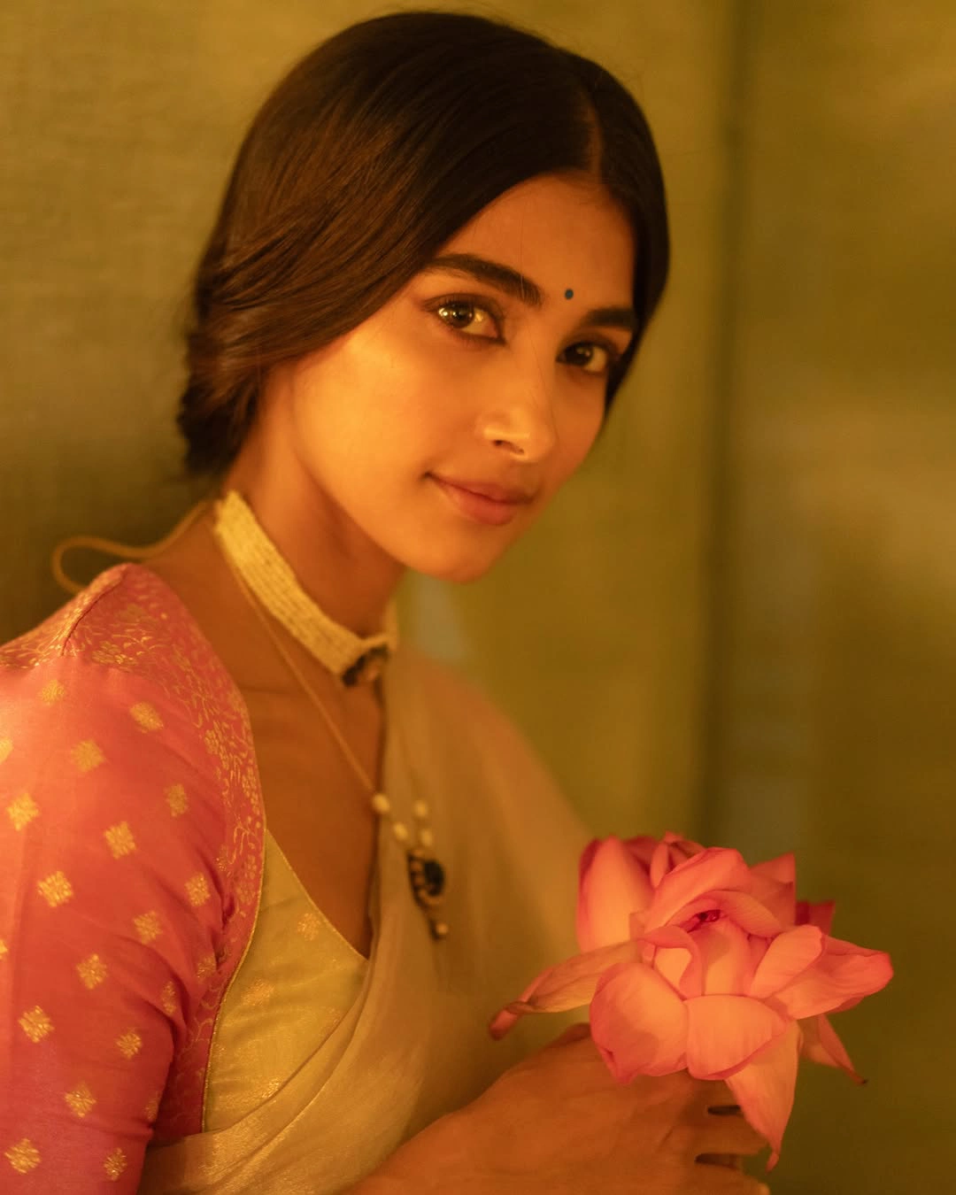 Pooja Hegde Retro Looks in Saree