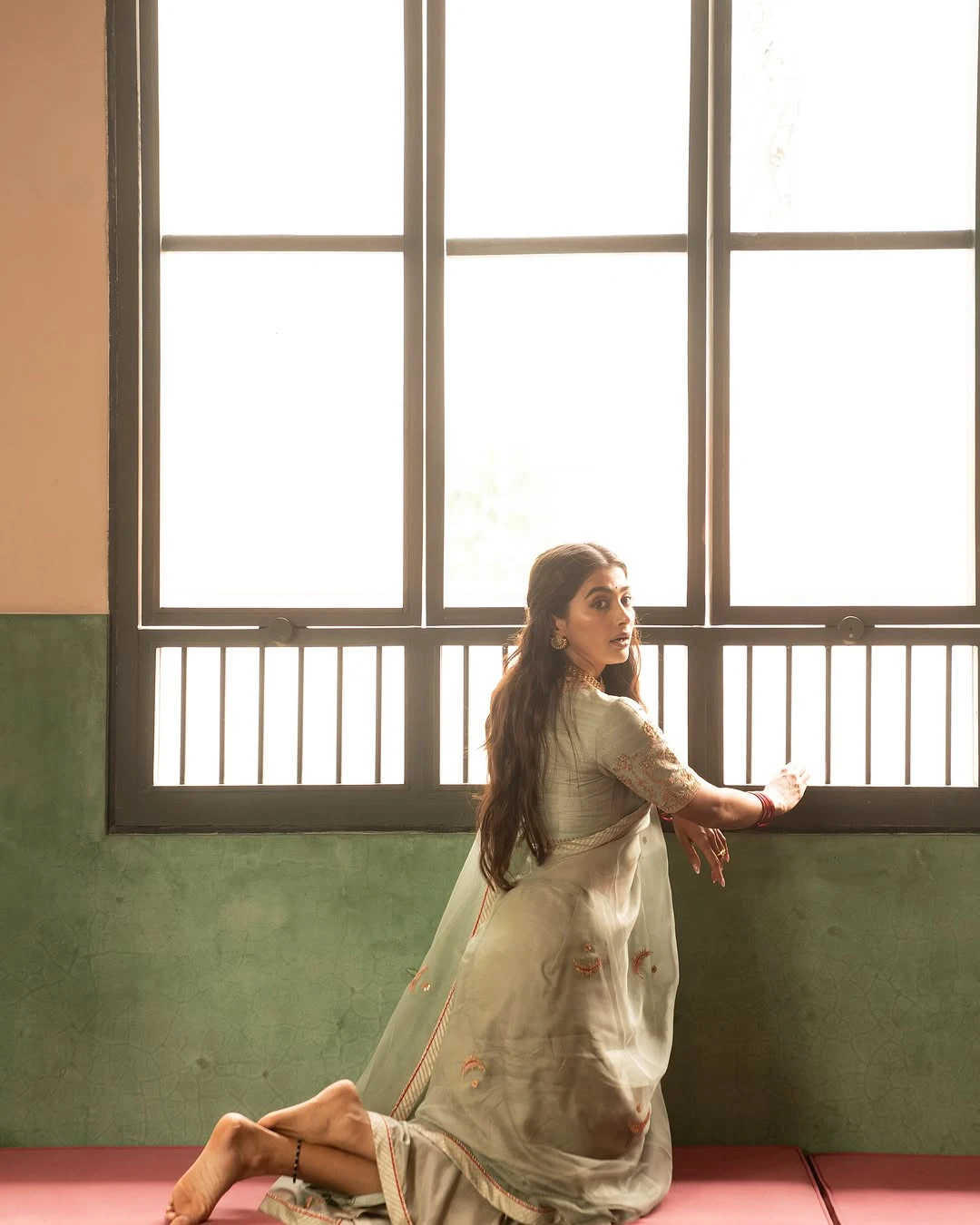 Pooja Hegde Cute Looks in Saree for Retro Promotions