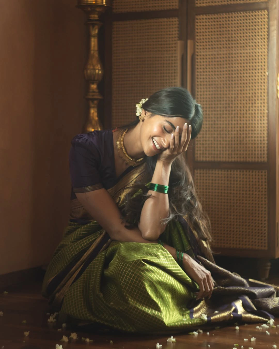 Pooja Hegde Stunning Cute Photos in Saree