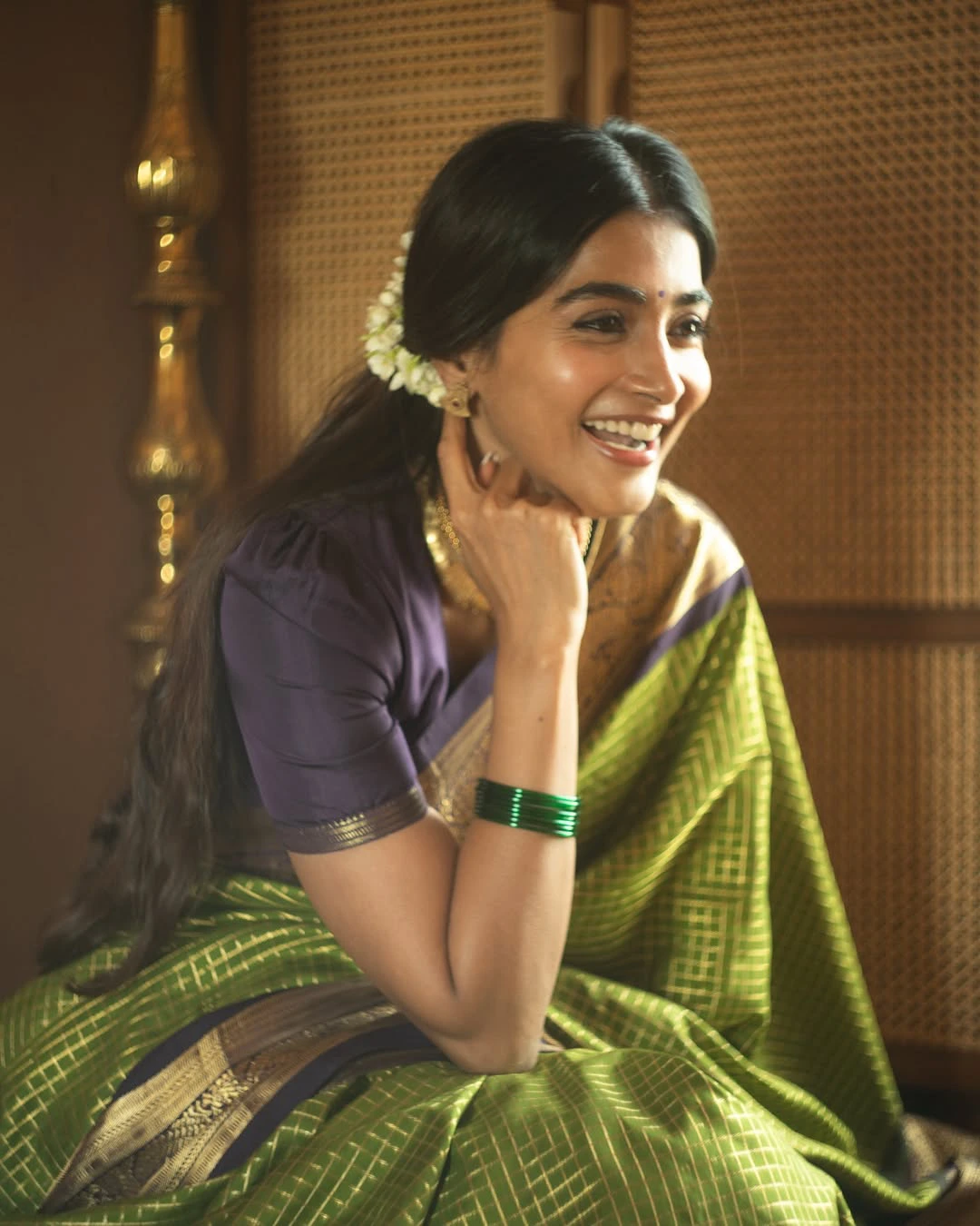 Pooja Hegde Stunning Cute Photos in Saree