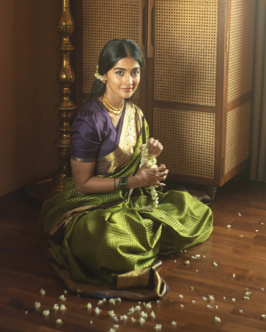 Pooja Hegde Stunning Cute Photos in Saree