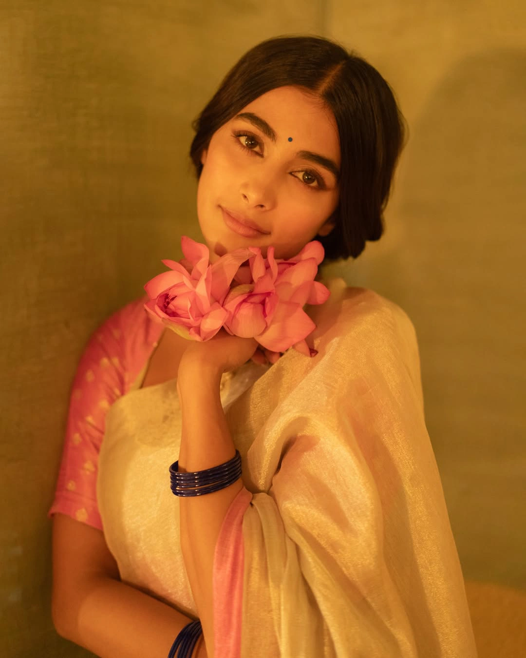 Pooja Hegde Retro Looks in Saree