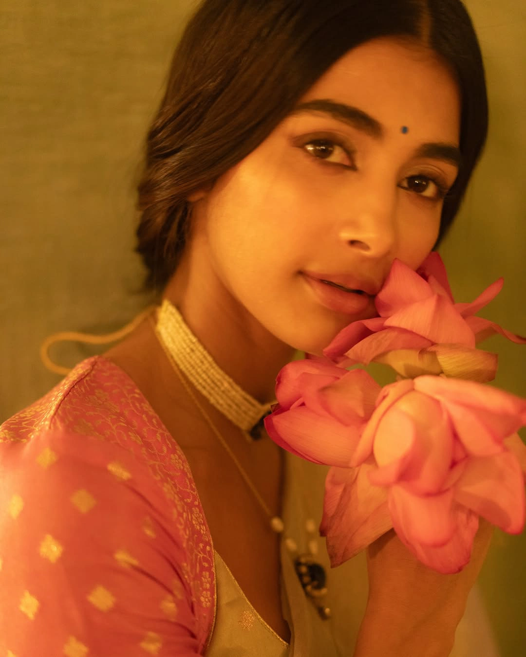 Pooja Hegde Retro Looks in Saree