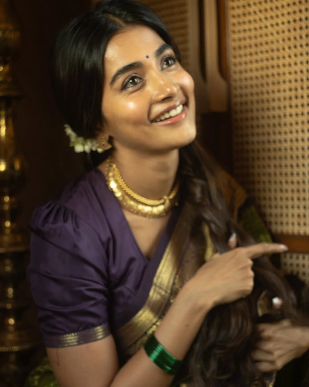 Pooja Hegde Stunning Cute Photos in Saree