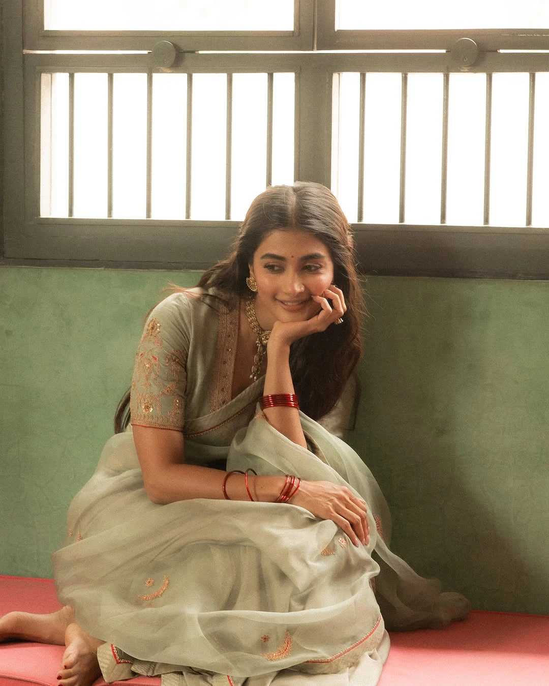 Pooja Hegde Cute Looks in Saree for Retro Promotions