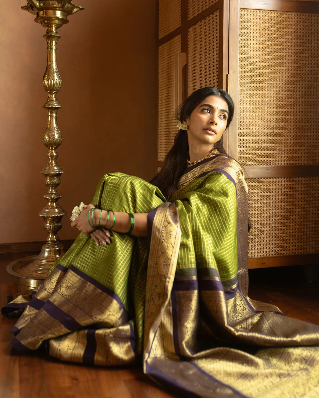 Pooja Hegde Stunning Cute Photos in Saree