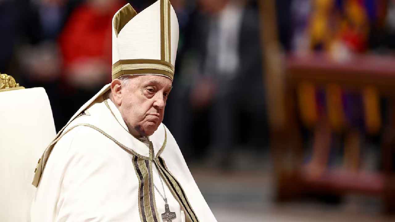 Who Is Pope: కొత్త పోప్ను ఎలా ఎన్నుకుంటారు, అసలు పోప్ అంటే ఎవరు, ఆ రంగులకు అర్థం ఏంటి, అంత్యక్రియలు ఎలా చేస్తారు.. Who Is Pope: కొత్త పోప్ను ఎలా ఎన్నుకుంటారు, అసలు పోప్ అంటే ఎవరు, ఆ రంగులకు అర్థం ఏంటి, అంత్యక్రియలు ఎలా చేస్తారు..