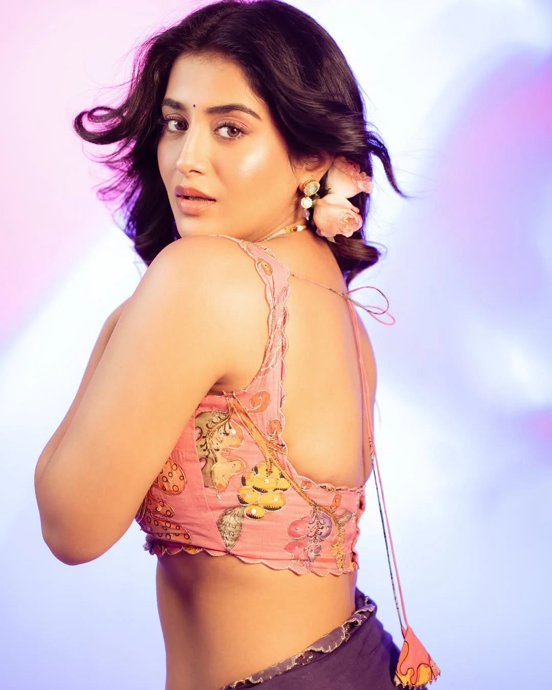 Raashi Singh Ravishing Beauty Looks in Saree