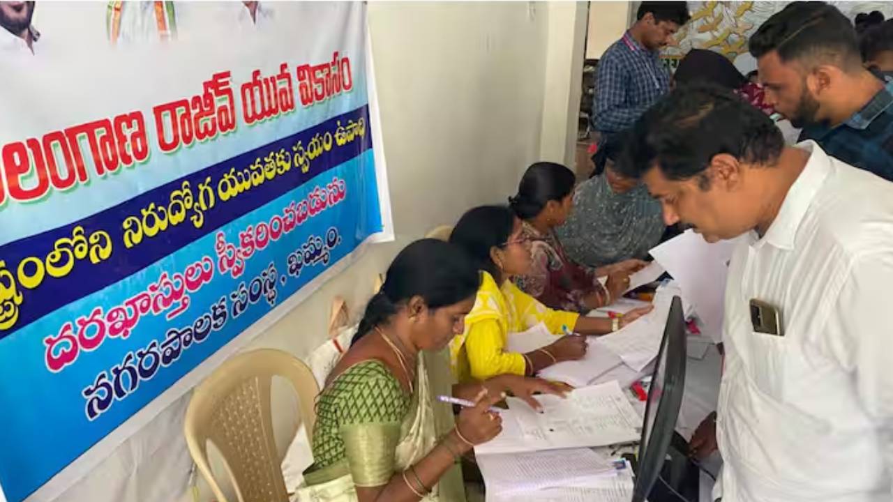 రాజీవ్ యువ వికాసం స్కీమ్ మంజూరు పత్రాల పంపిణీ వాయిదా… ఎందుకంటే? రాజీవ్ యువ వికాసం స్కీమ్ మంజూరు పత్రాల పంపిణీ వాయిదా… ఎందుకంటే?