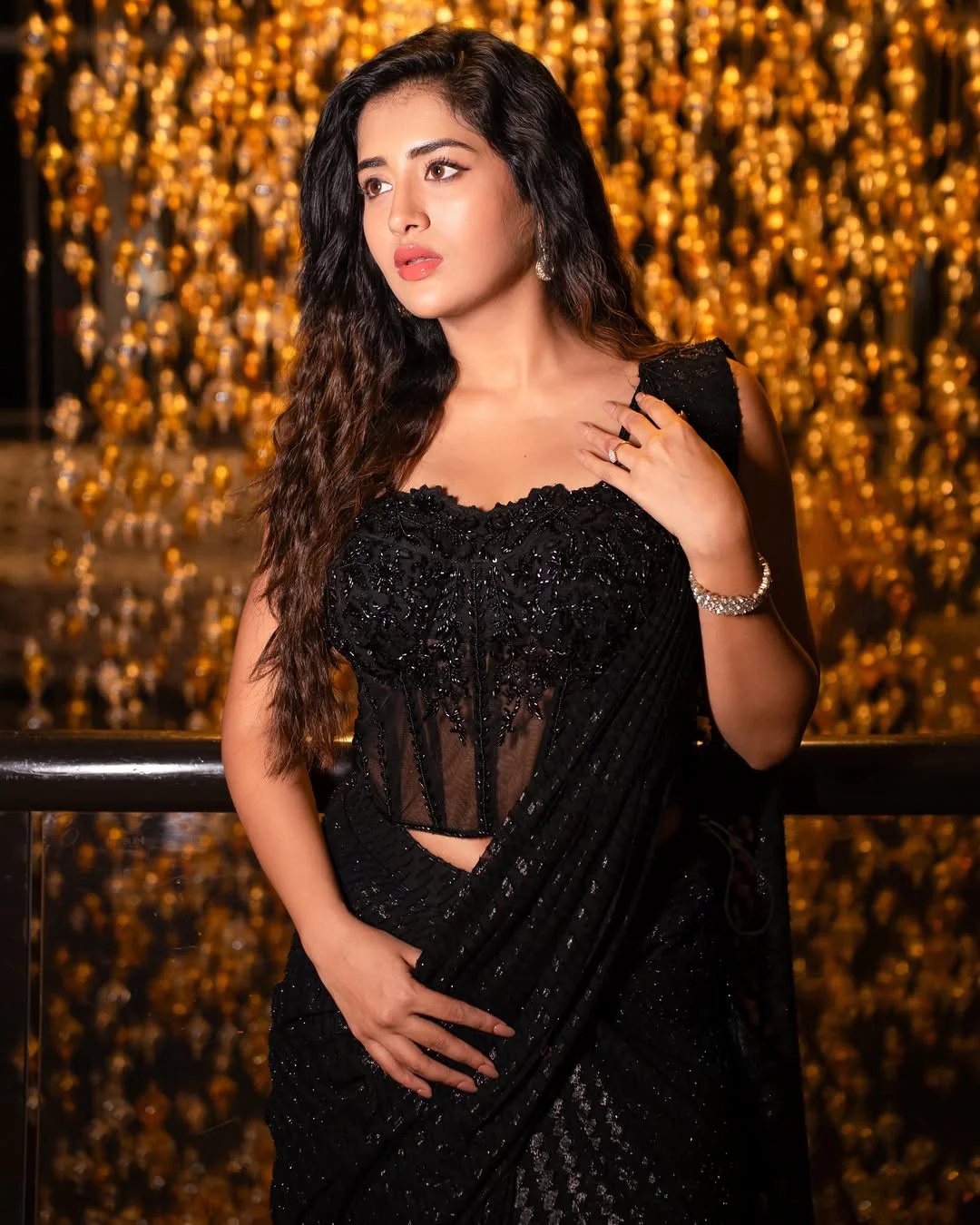 Rashi Singh Ravish Looks in Black Dress