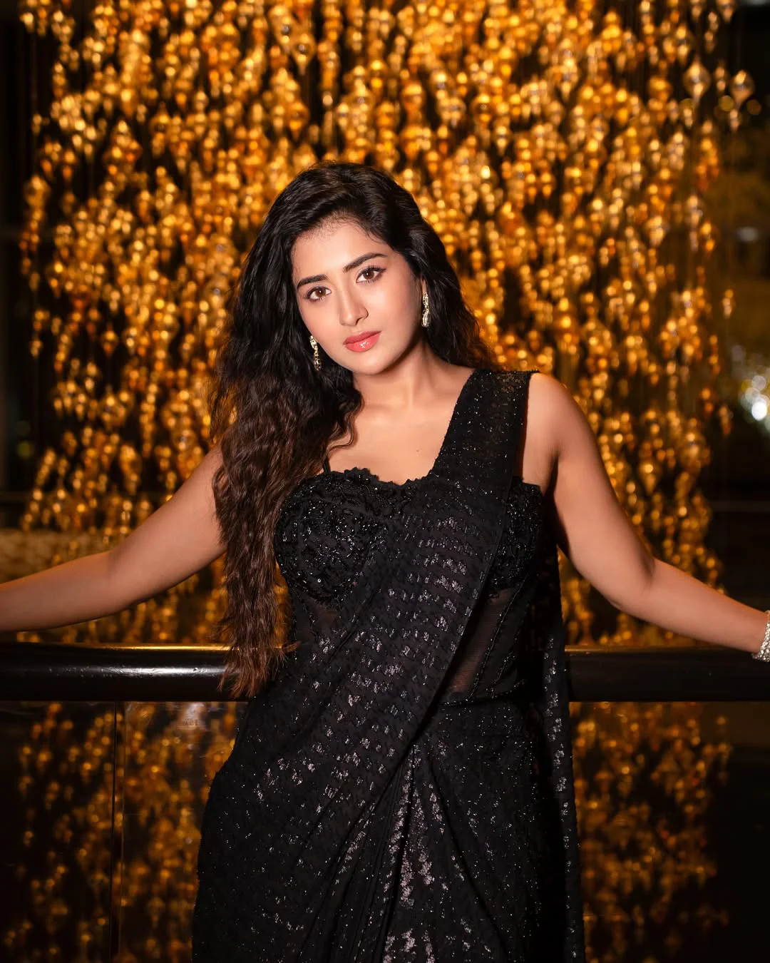 Rashi Singh Ravish Looks in Black Dress