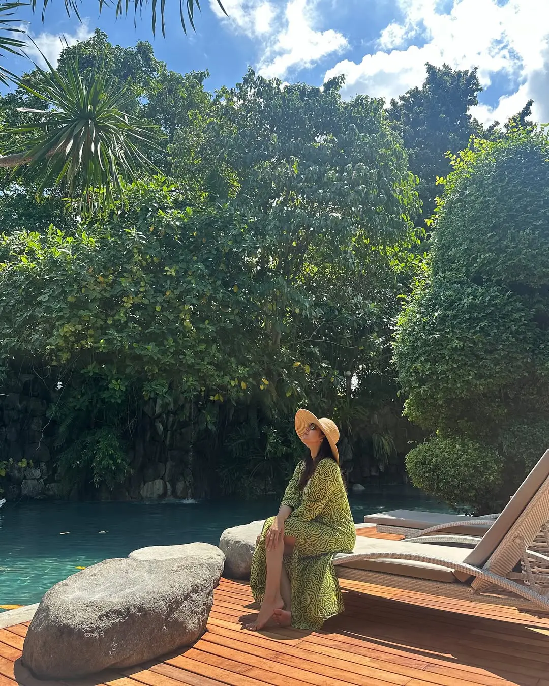 Anchor Rashmi Gautam Bali Vacation with Friends after Surgery
