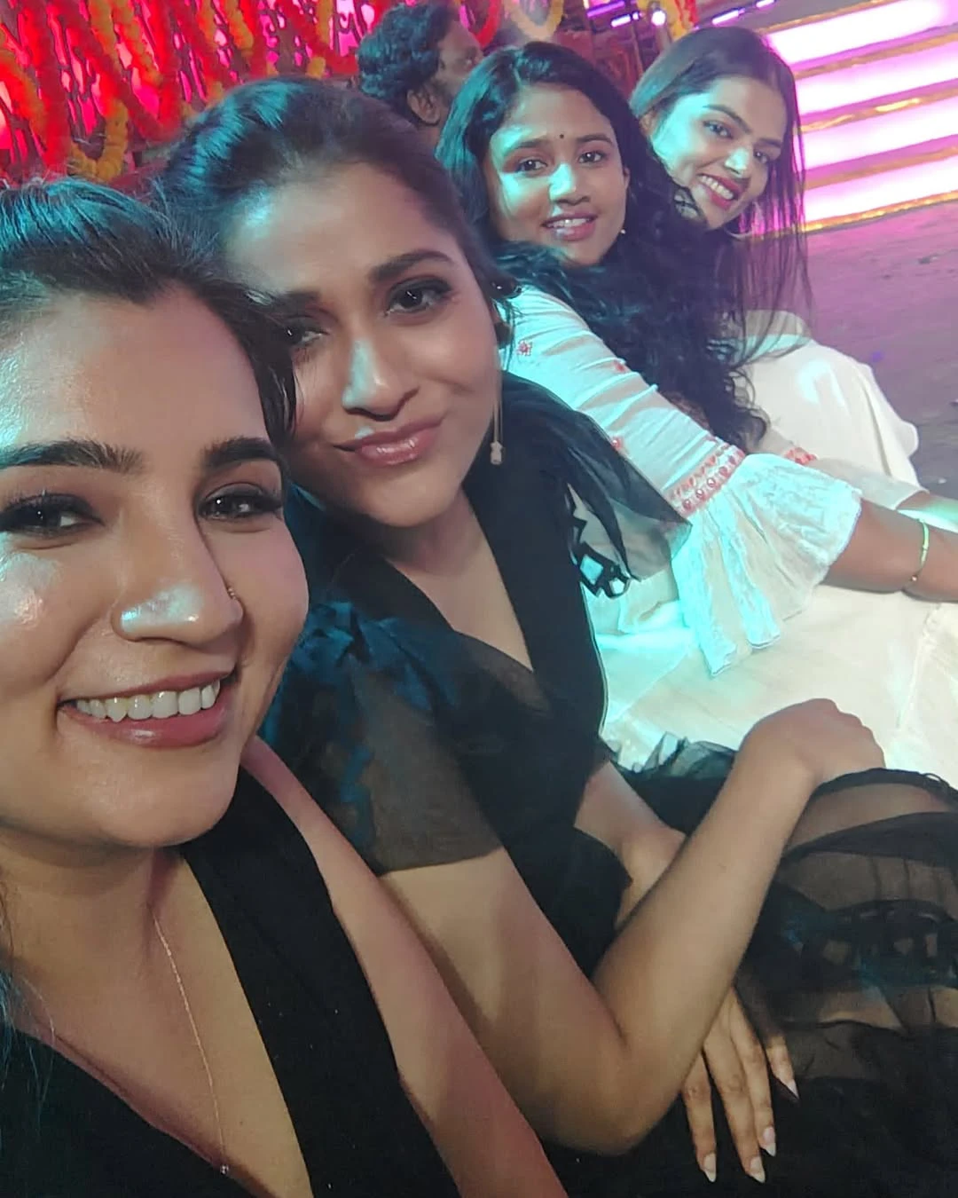 Anchor Rashmi Gautam Birthday Celebrations with Childhood Friends