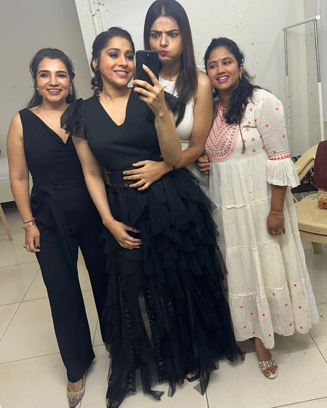 Anchor Rashmi Gautam Birthday Celebrations with Childhood Friends