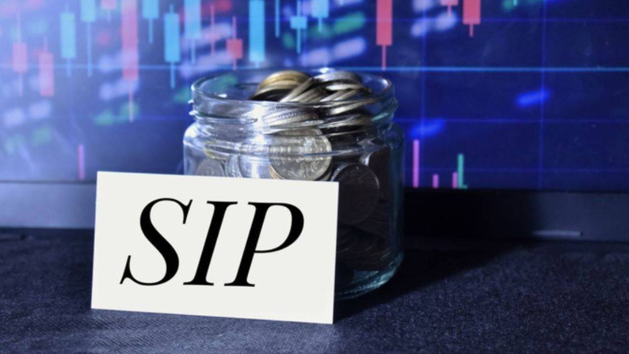 SIP Investment : మీ జీతం డబ్బుల్లో నెలకు రూ. 5వేలు ఇలా ఇన్వెస్ట్ చేయండి.. 30ఏళ్లలో రూ. కోటికిపైగా సంపాదించవచ్చు..! SIP Investment : మీ జీతం డబ్బుల్లో నెలకు రూ. 5వేలు ఇలా ఇన్వెస్ట్ చేయండి.. 30ఏళ్లలో రూ. కోటికిపైగా సంపాదించవచ్చు..!