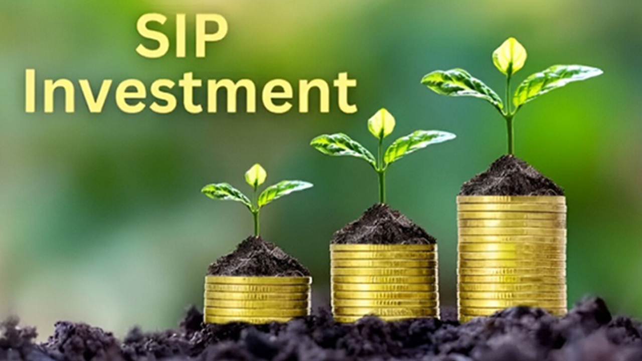 SIP Investment : మీ జీతం రాగానే ఇలా చేయండి.. కేవలం రూ. 9వేల పెట్టుబడితో 20ఏళ్లలో లక్షాధికారి అవ్వొచ్చు..! SIP Investment : మీ జీతం రాగానే ఇలా చేయండి.. కేవలం రూ. 9వేల పెట్టుబడితో 20ఏళ్లలో లక్షాధికారి అవ్వొచ్చు..!