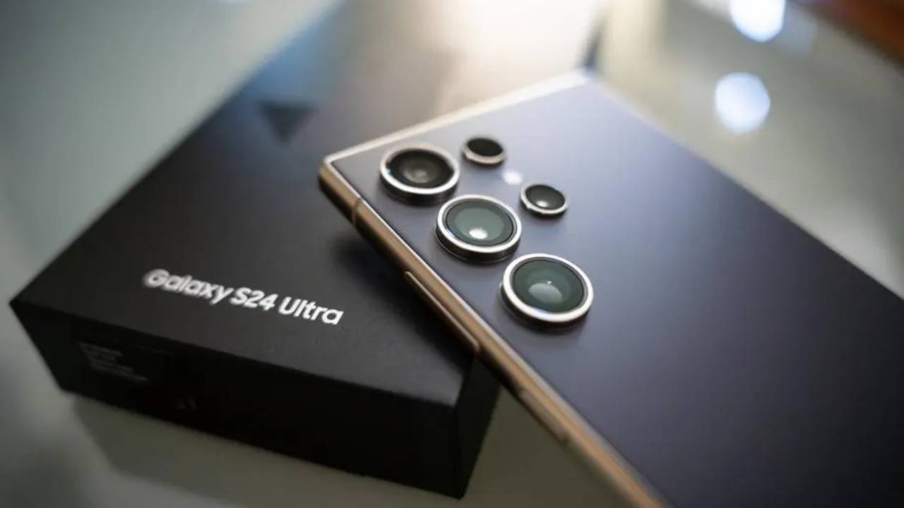 Samsung Galaxy S24 Plus : ఫోన్ భలే ఉంది భయ్యా.. రూ. లక్ష ఖరీదైన శాంసంగ్ ఫోన్ కేవలం రూ. 53వేలు మాత్రమే.. ఇప్పుడే కొనేసుకోండి! Samsung Galaxy S24 Plus : ఫోన్ భలే ఉంది భయ్యా.. రూ. లక్ష ఖరీదైన శాంసంగ్ ఫోన్ కేవలం రూ. 53వేలు మాత్రమే.. ఇప్పుడే కొనేసుకోండి!