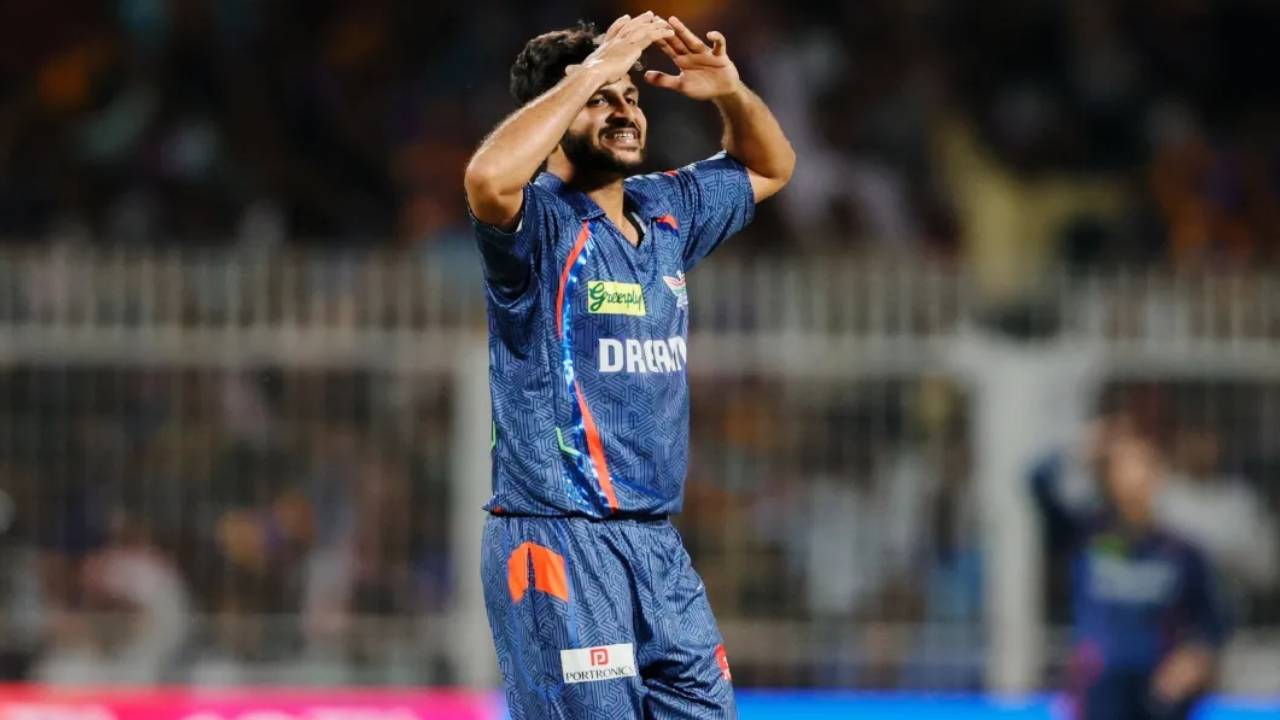 Shardul Thakur : ఒక్క ఓవర్లో 11 బాల్స్ వేసిన శార్దూల్ ఠాకూర్.. ఐపీఎల్లో లాంగెస్ట్ ఓవర్లు వేసిన బౌలర్లు ఎవరంటే..? Shardul Thakur : ఒక్క ఓవర్లో 11 బాల్స్ వేసిన శార్దూల్ ఠాకూర్.. ఐపీఎల్లో లాంగెస్ట్ ఓవర్లు వేసిన బౌలర్లు ఎవరంటే..?