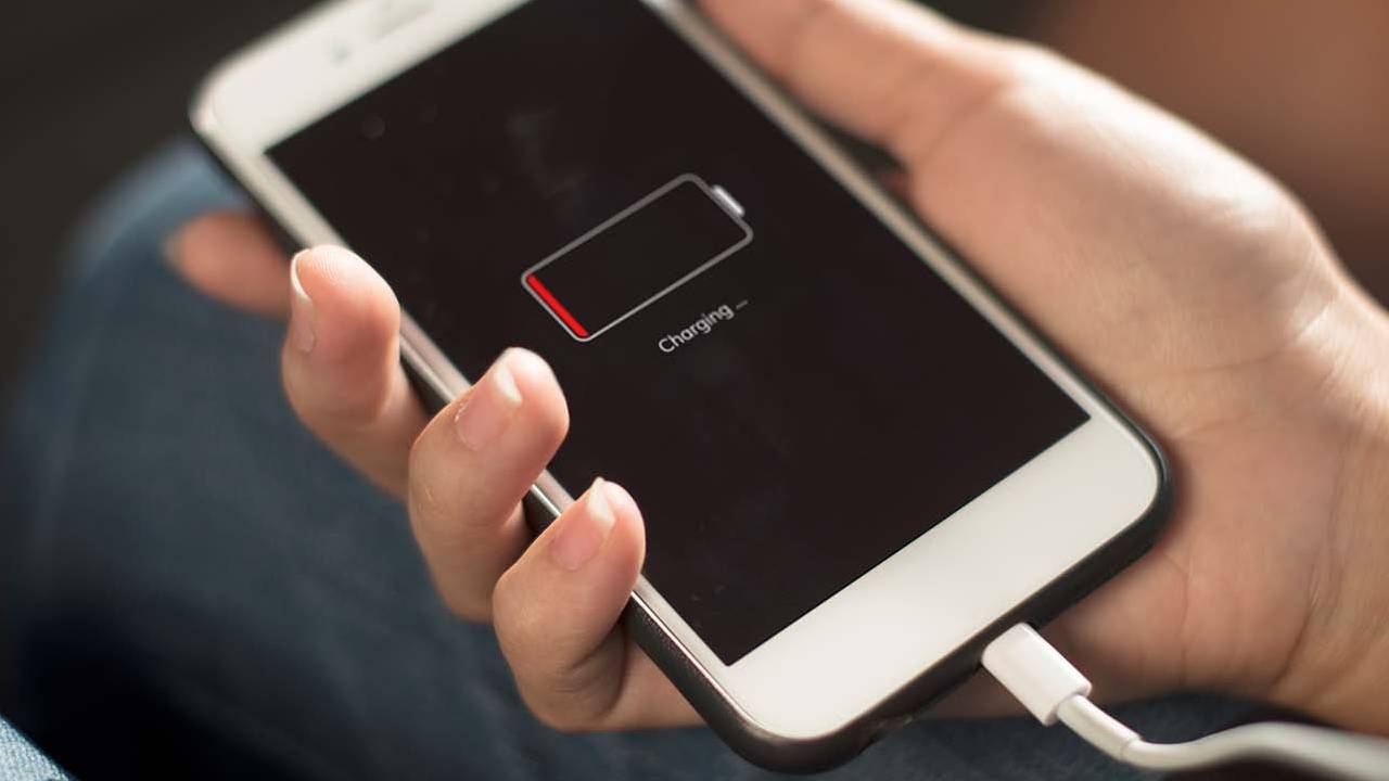 Tech Tips : మీ స్మార్ట్ఫోన్ బ్యాటరీ ఛార్జ్ ఫాస్ట్గా దిగిపోతుందా? ఈ 7 ఈజీ టిప్స్ ఓసారి ట్రై చేయండి..! Tech Tips : మీ స్మార్ట్ఫోన్ బ్యాటరీ ఛార్జ్ ఫాస్ట్గా దిగిపోతుందా? ఈ 7 ఈజీ టిప్స్ ఓసారి ట్రై చేయండి..!