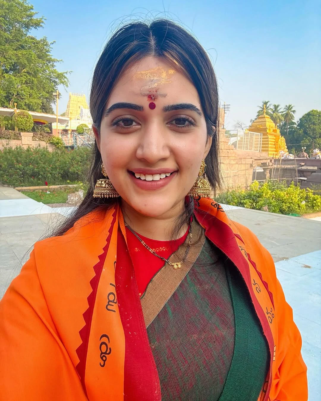 Sravanthi Chokarapu Visits Srisailam