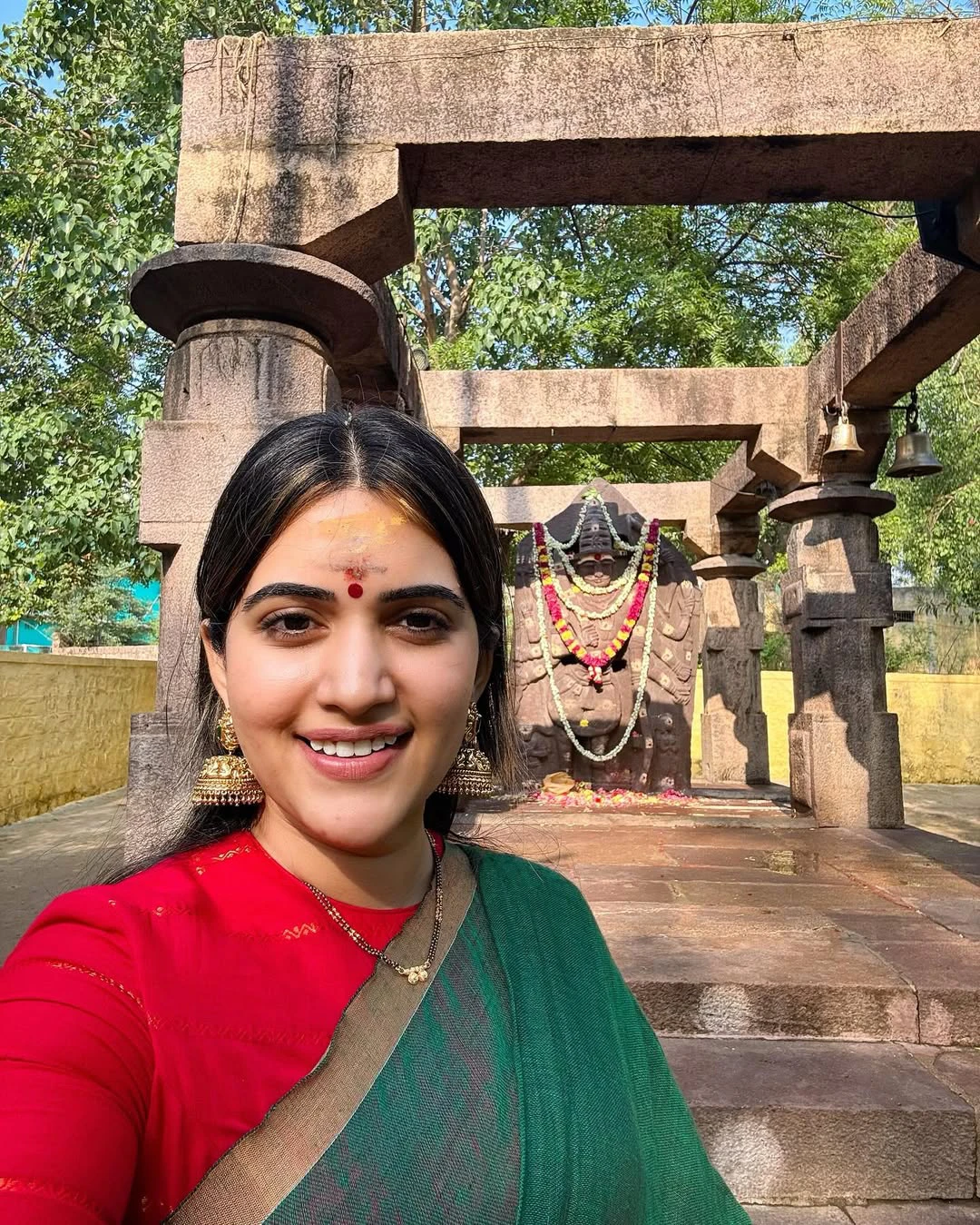 Sravanthi Chokarapu Visits Srisailam