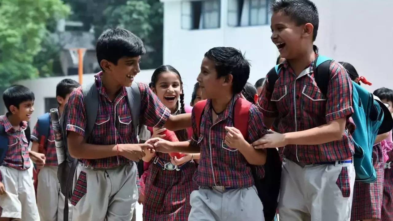 Summer Holidays 2025: స్కూల్స్, కాలేజీల సమ్మర్ హాలిడేస్పై క్లారిటీ ఇచ్చిన సర్కార్.. ఎప్పటినుంచంటే..? పూర్తి వివరాలు ఇలా.. Summer Holidays 2025: స్కూల్స్, కాలేజీల సమ్మర్ హాలిడేస్పై క్లారిటీ ఇచ్చిన సర్కార్.. ఎప్పటినుంచంటే..? పూర్తి వివరాలు ఇలా..