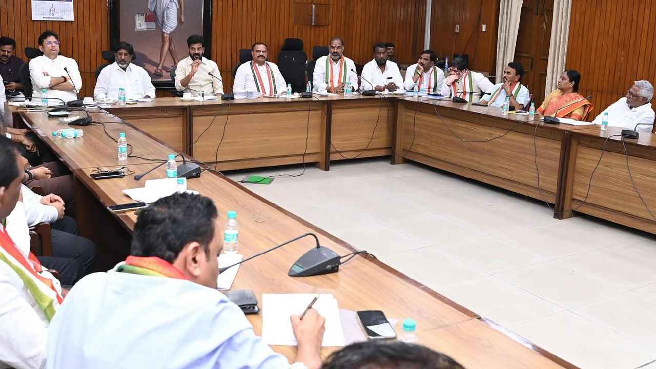 Telangana Cabinet Meeting: తెలంగాణ క్యాబినెట్ భేటీ.. బనకచర్ల ప్రాజెక్ట్, స్థానిక సంస్థల ఎన్నికలు సహా కీలక అంశాలపై చర్చ Telangana Cabinet Meeting: తెలంగాణ క్యాబినెట్ భేటీ.. బనకచర్ల ప్రాజెక్ట్, స్థానిక సంస్థల ఎన్నికలు సహా కీలక అంశాలపై చర్చ