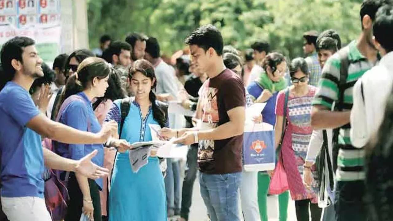 Telangana Govt: నిరుద్యోగులకు తెలంగాణ సర్కార్ శుభవార్త.. ఆ పోస్టుల భర్తీకి గ్రీన్ సిగ్నల్.. కొత్త మార్గదర్శకాలు జారీ Telangana Govt: నిరుద్యోగులకు తెలంగాణ సర్కార్ శుభవార్త.. ఆ పోస్టుల భర్తీకి గ్రీన్ సిగ్నల్.. కొత్త మార్గదర్శకాలు జారీ