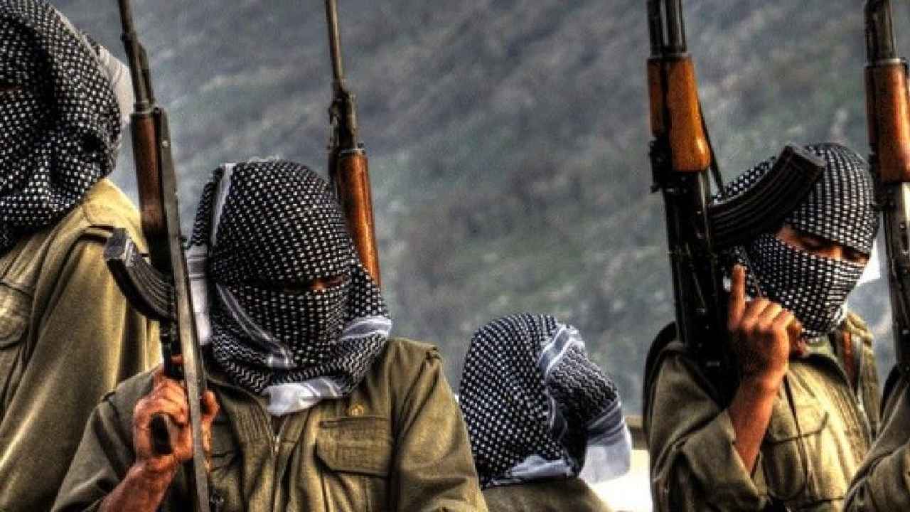 Intelligence Agencies Warning : దేశంలో హైఅలర్ట్.. ఉగ్రదాడులు జరిగే అవకాశం ఉందంటూ నిఘా వర్గాల వార్నింగ్.. ఆ ప్రాంతాల్లో భద్రత పెంచాలని సూచన Intelligence Agencies Warning : దేశంలో హైఅలర్ట్.. ఉగ్రదాడులు జరిగే అవకాశం ఉందంటూ నిఘా వర్గాల వార్నింగ్.. ఆ ప్రాంతాల్లో భద్రత పెంచాలని సూచన